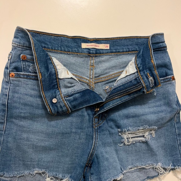 Levi’s Distressed Jean Shorts - Picture 4 of 4